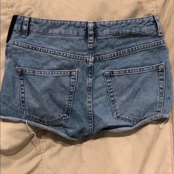 ASOS maternity shorts with stretchy waist band - Picture 2 of 2